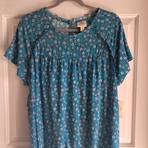 Blue Floral Flutter-Sleeve Women's Top. New With Tags